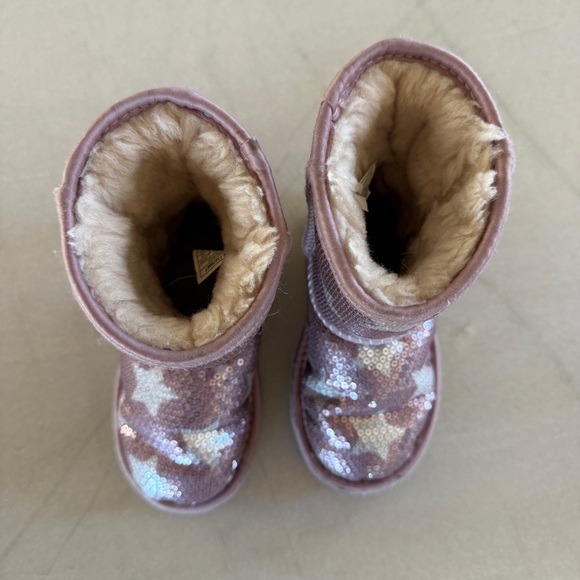 UGG Toddler Classic Short II Sequin Star Boots Pink Crystal | Girls Size 8 - Picture 6 of 9
